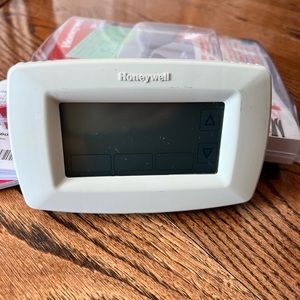 Honeywell programmable thermostat RTH 7600 D